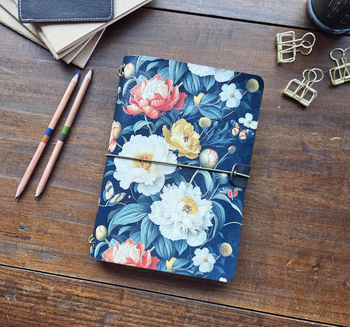 Midnight Romantic Garden leather traveler's notebook cover – photo 9
