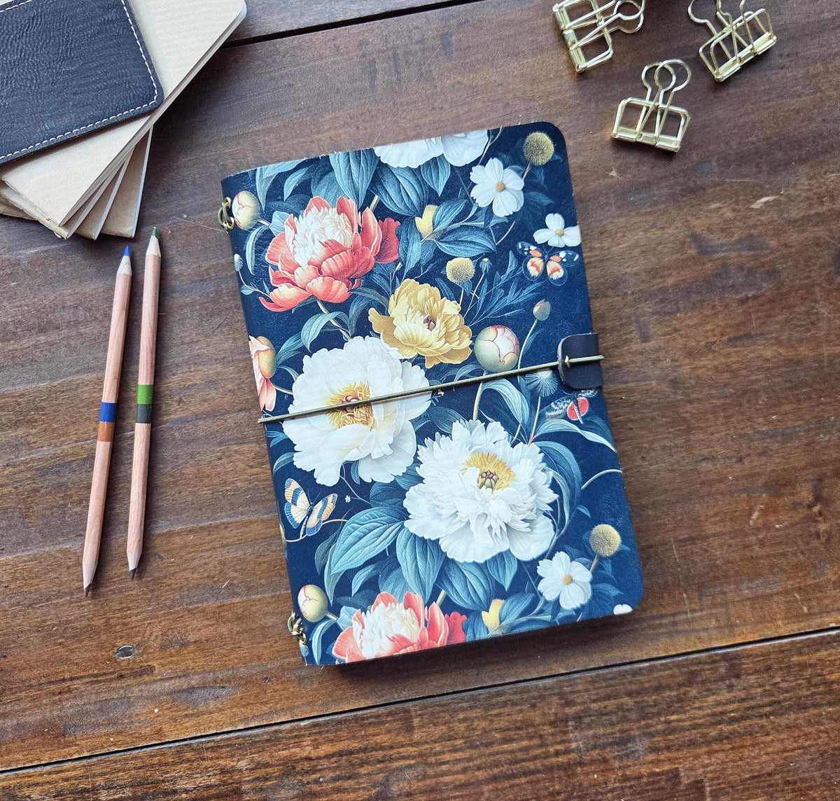 Midnight Romantic Garden leather traveler's notebook cover – photo 13