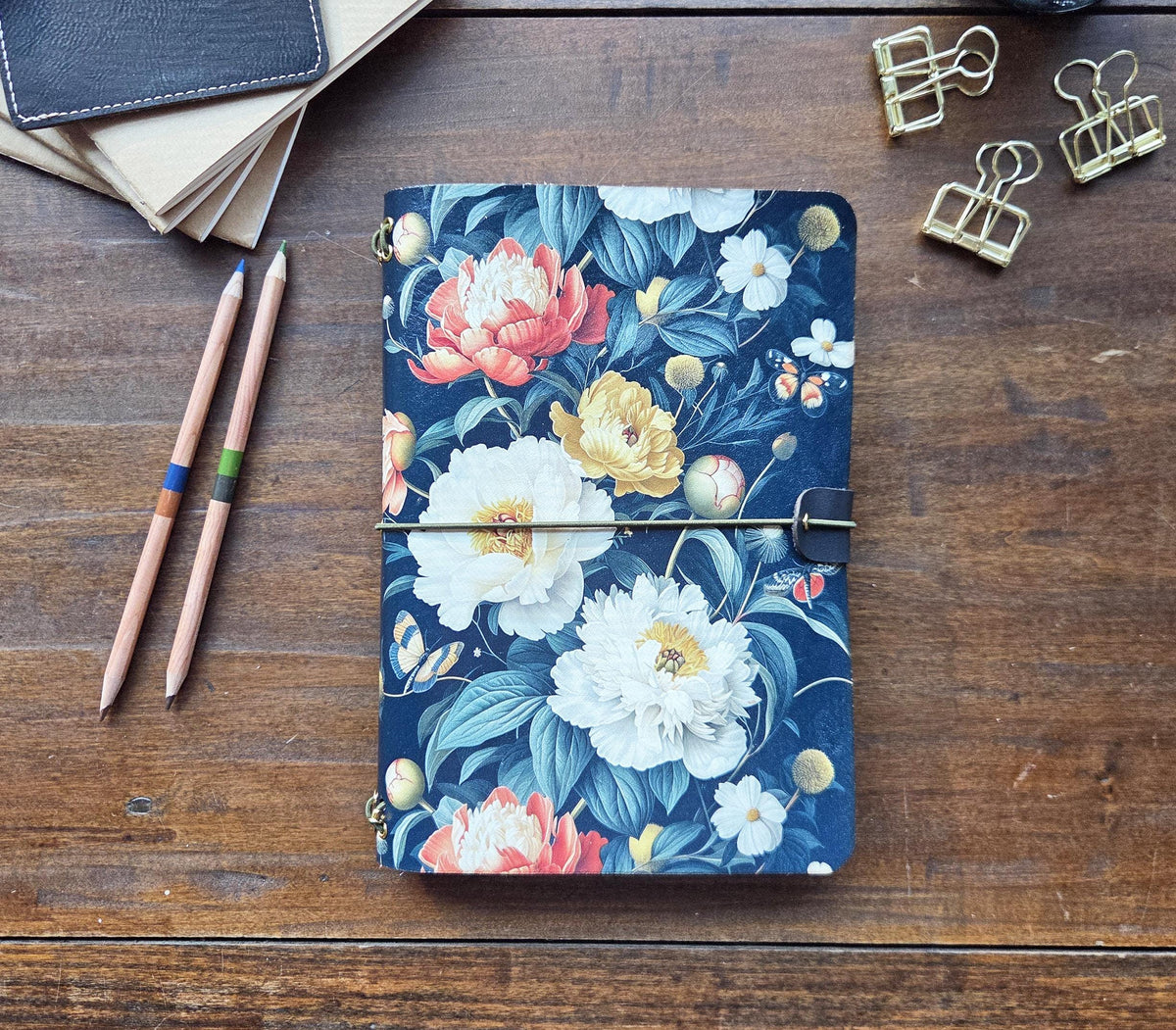 Midnight Romantic Garden leather traveler's notebook cover – photo 4